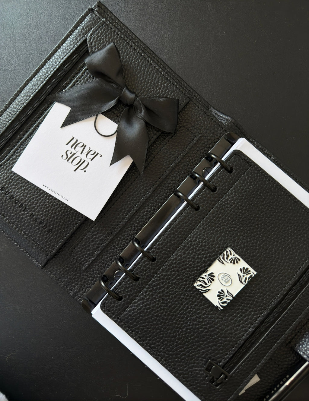 Paperclip BOW BLACK | für Binder, Notizbücher oder Planer - Budget Needs