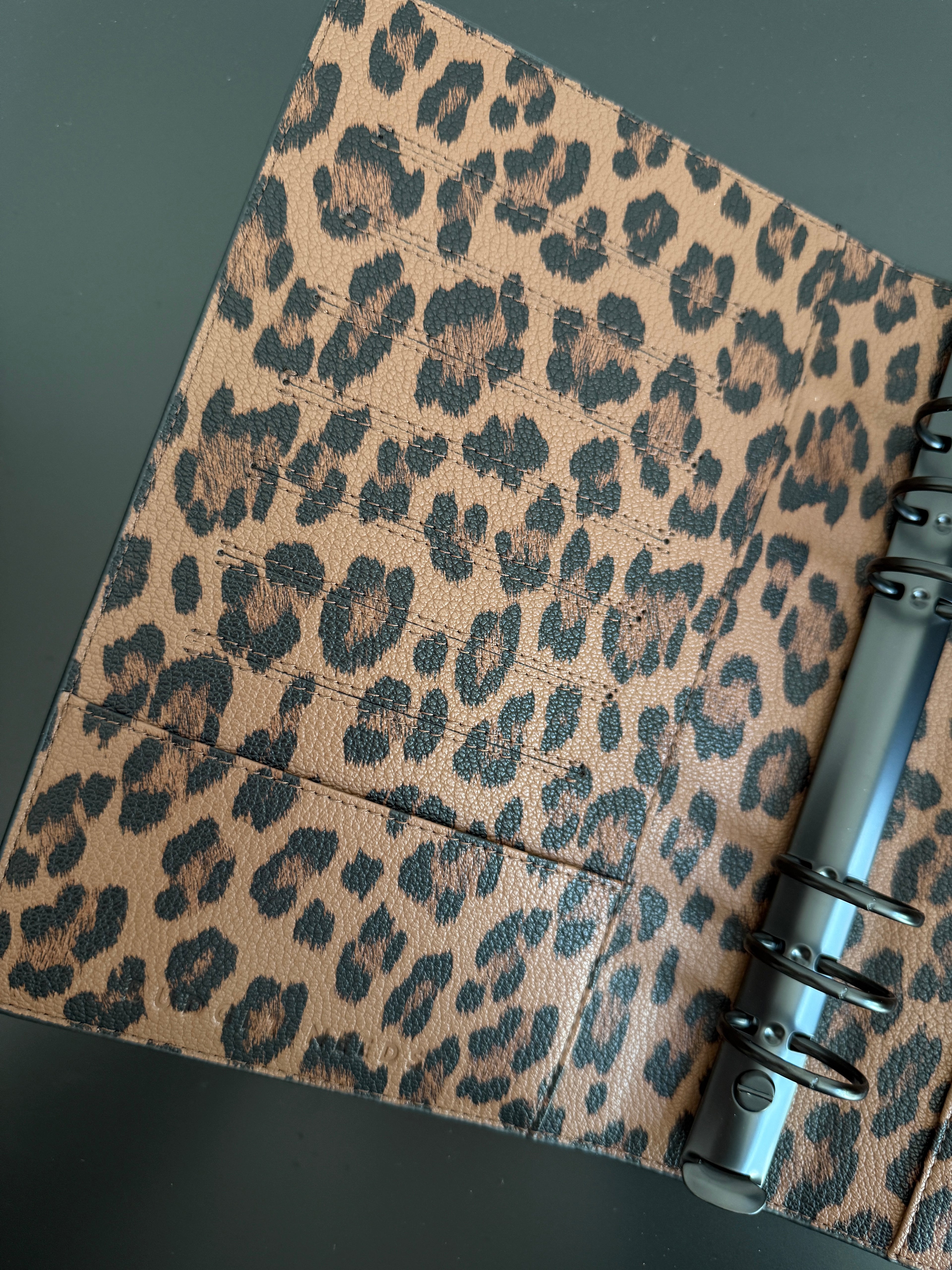 Leo Collection A5 ring binder