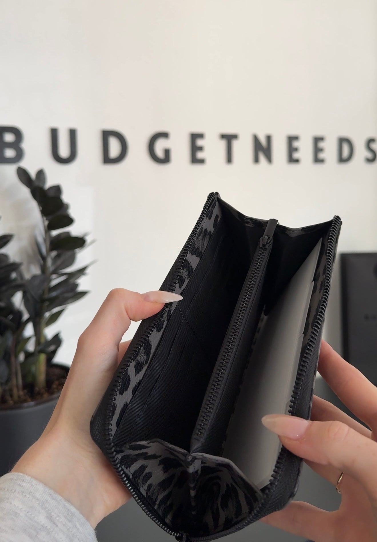 Leo Wallet VORVERKAUF