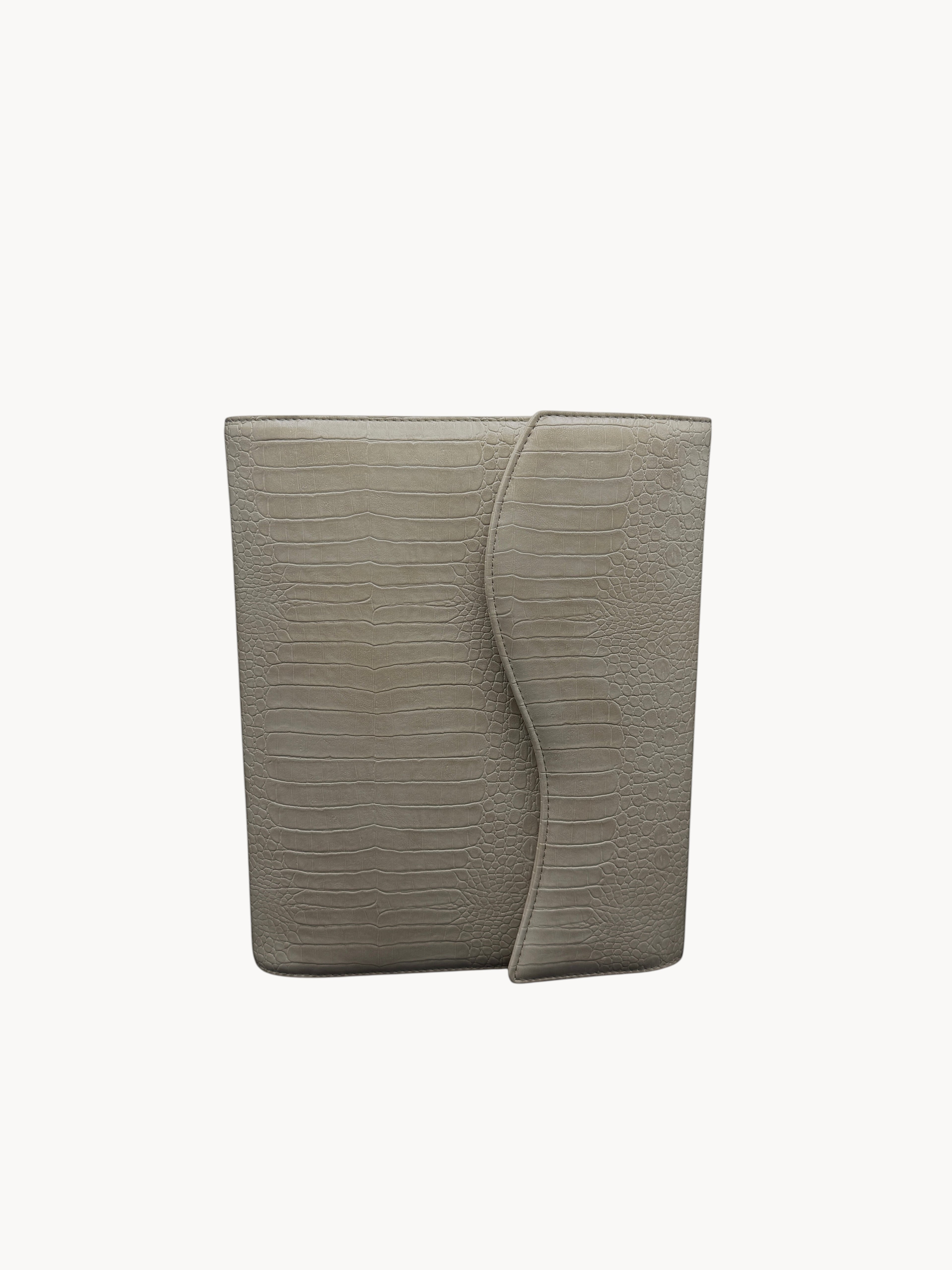 BUDGETNEEDS ™ A5 FlapLine ring binder in grey with a textured crocodile-effect finish and magnetic flap closure.