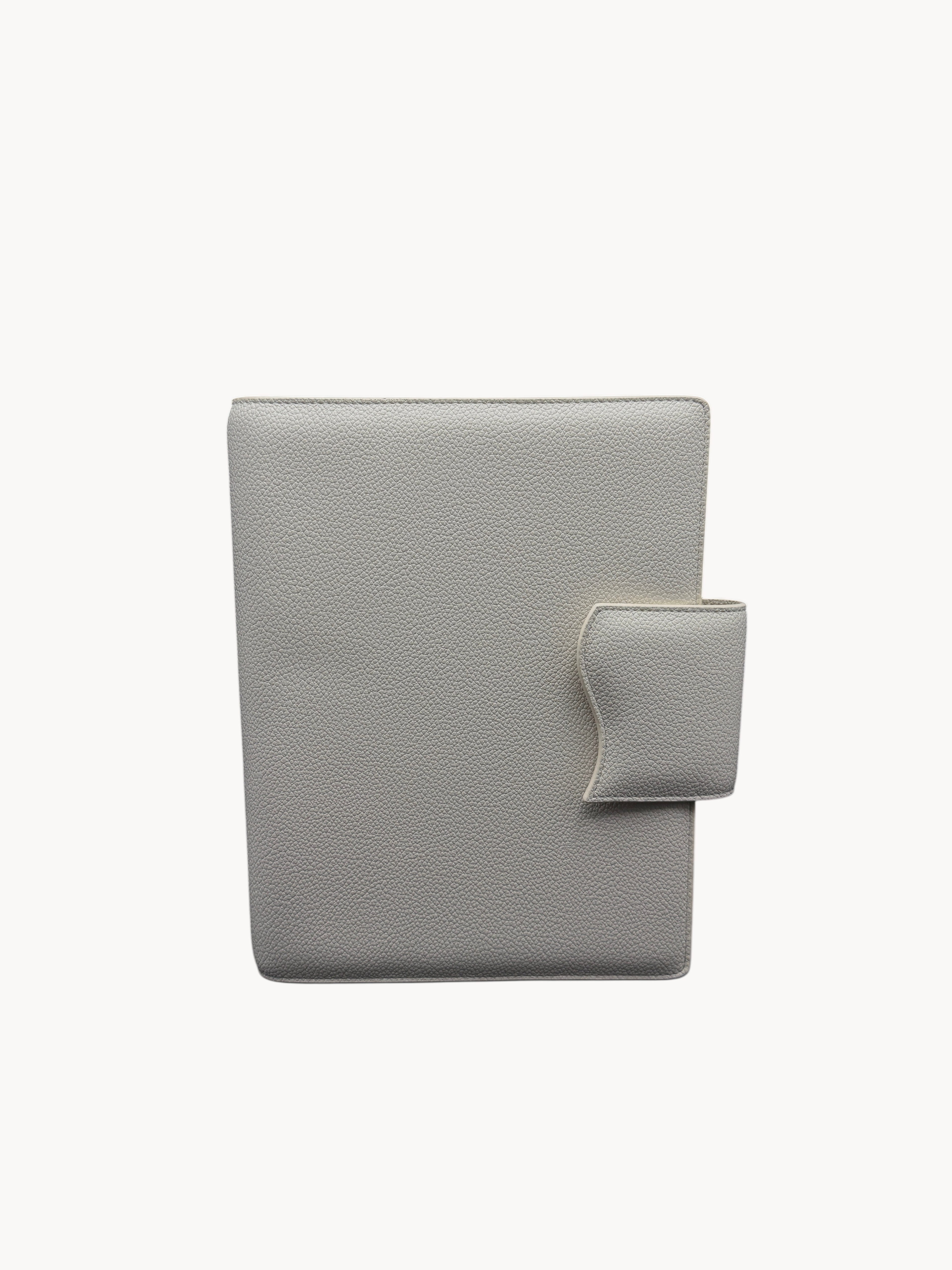 BUDGETNEEDS ™ A5 MiniFlap ring binder in cream with a magnetic button closure and minimalist textured finish
