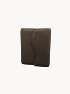 BUDGETNEEDS ™ A6 FlapLine ring binder in brown suede with a magnetic flap closure and minimalist design.