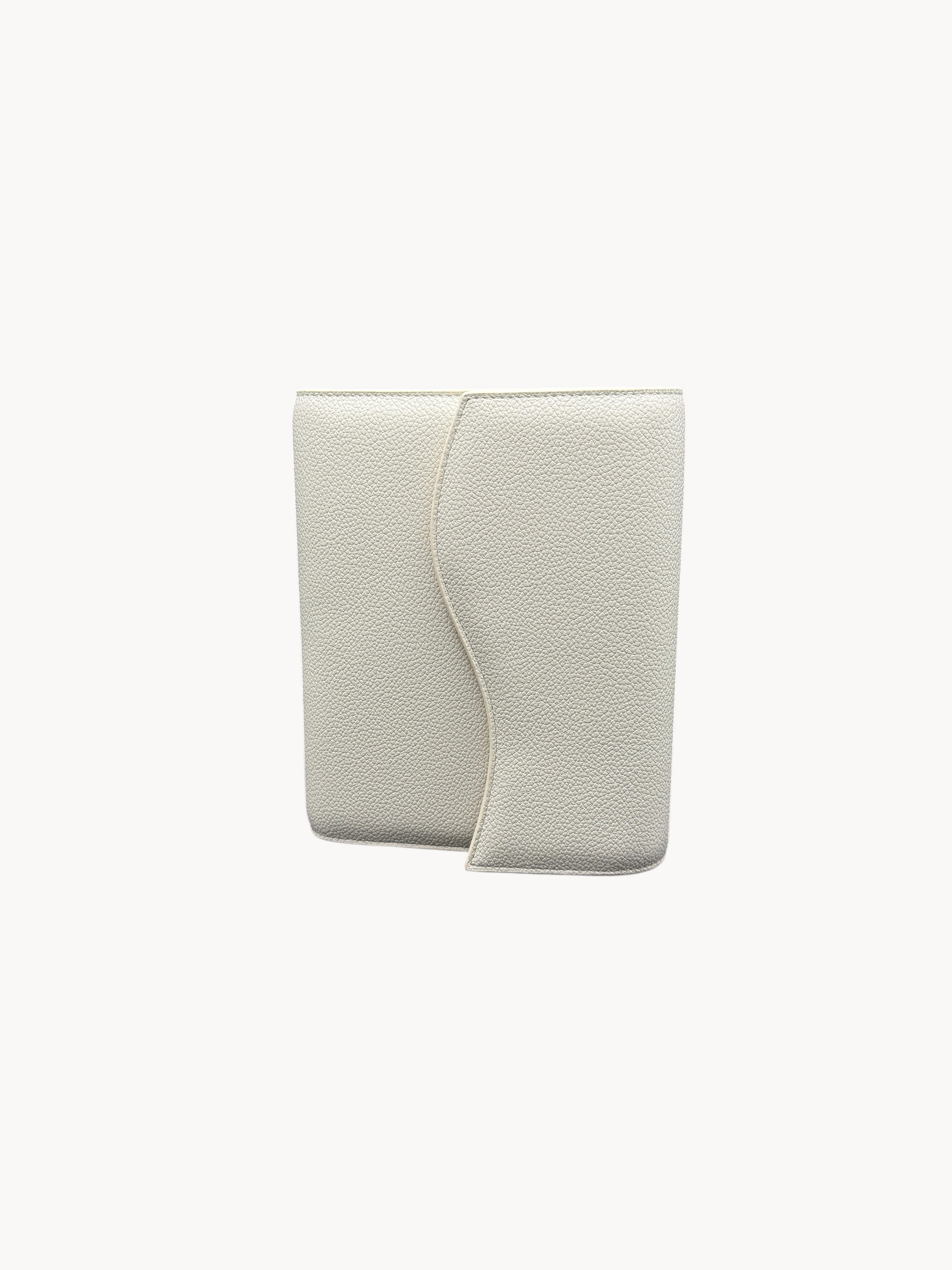 BUDGETNEEDS ™ A6 FlapLine ring binder in off-white textured leather with a magnetic flap closure