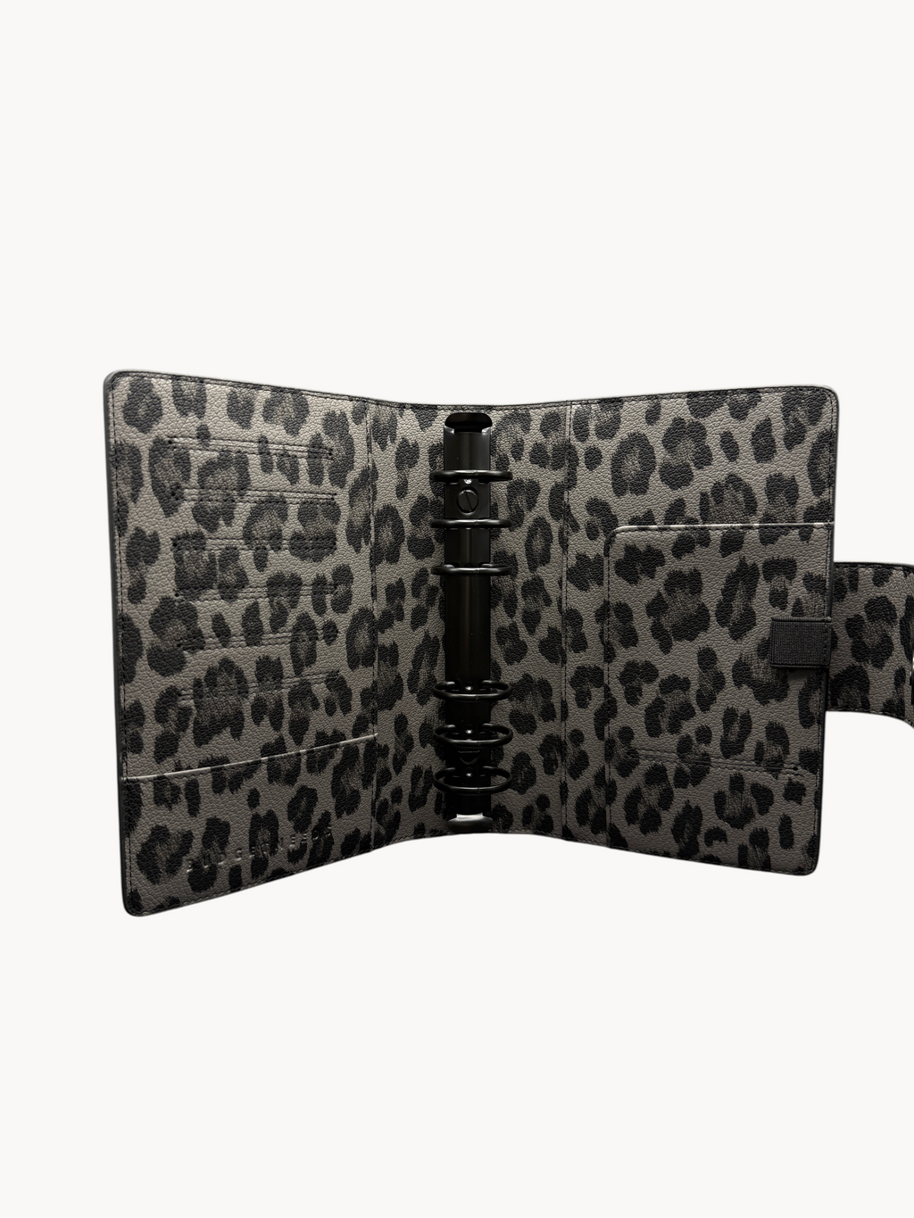 BUDGETNEEDS ™ A6 MiniFlap ring binder in grey leopard print with matte black hardware and magnetic closure