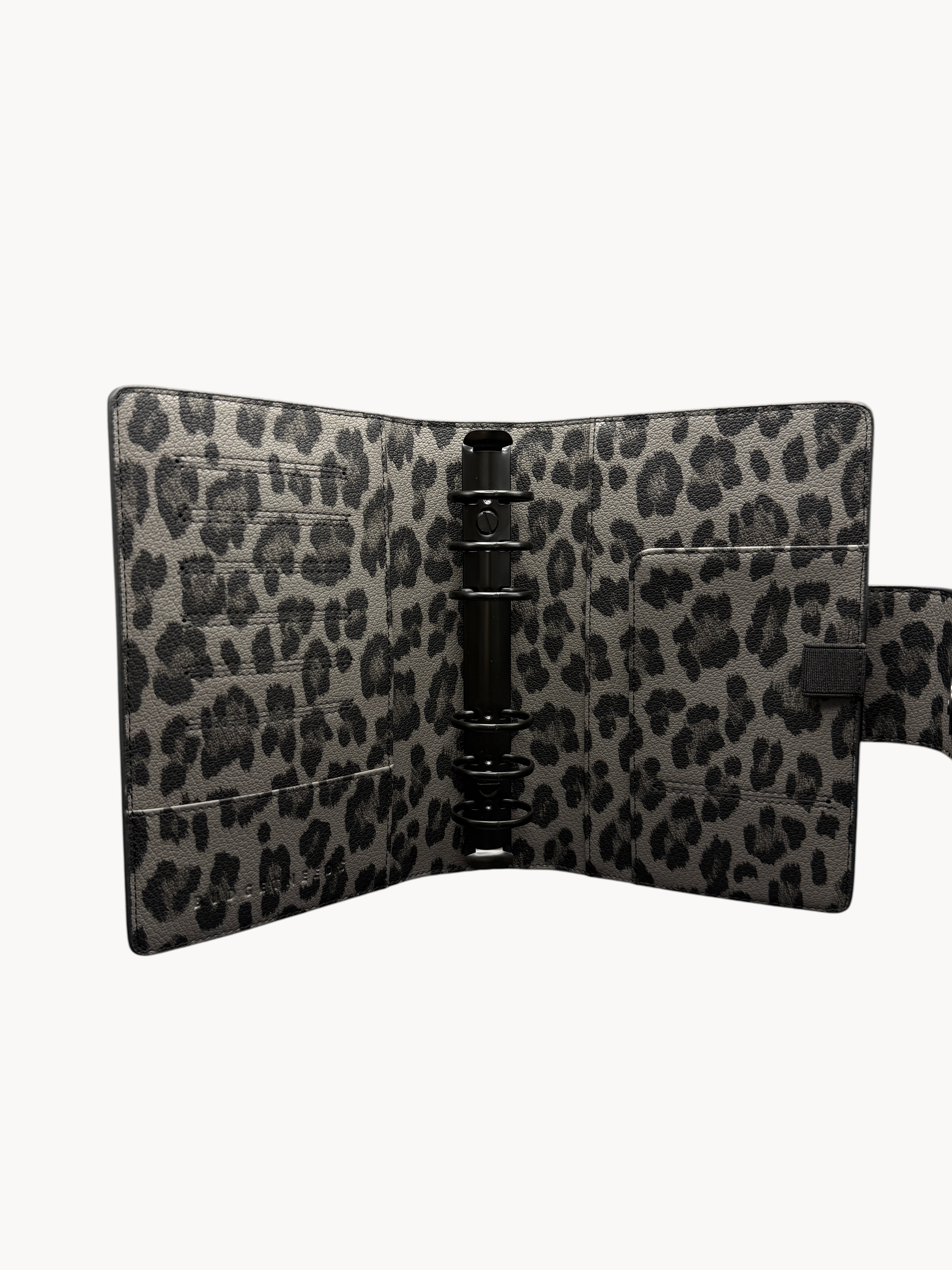 BUDGETNEEDS ™ A6 MiniFlap ring binder in grey leopard print with matte black hardware and magnetic closure