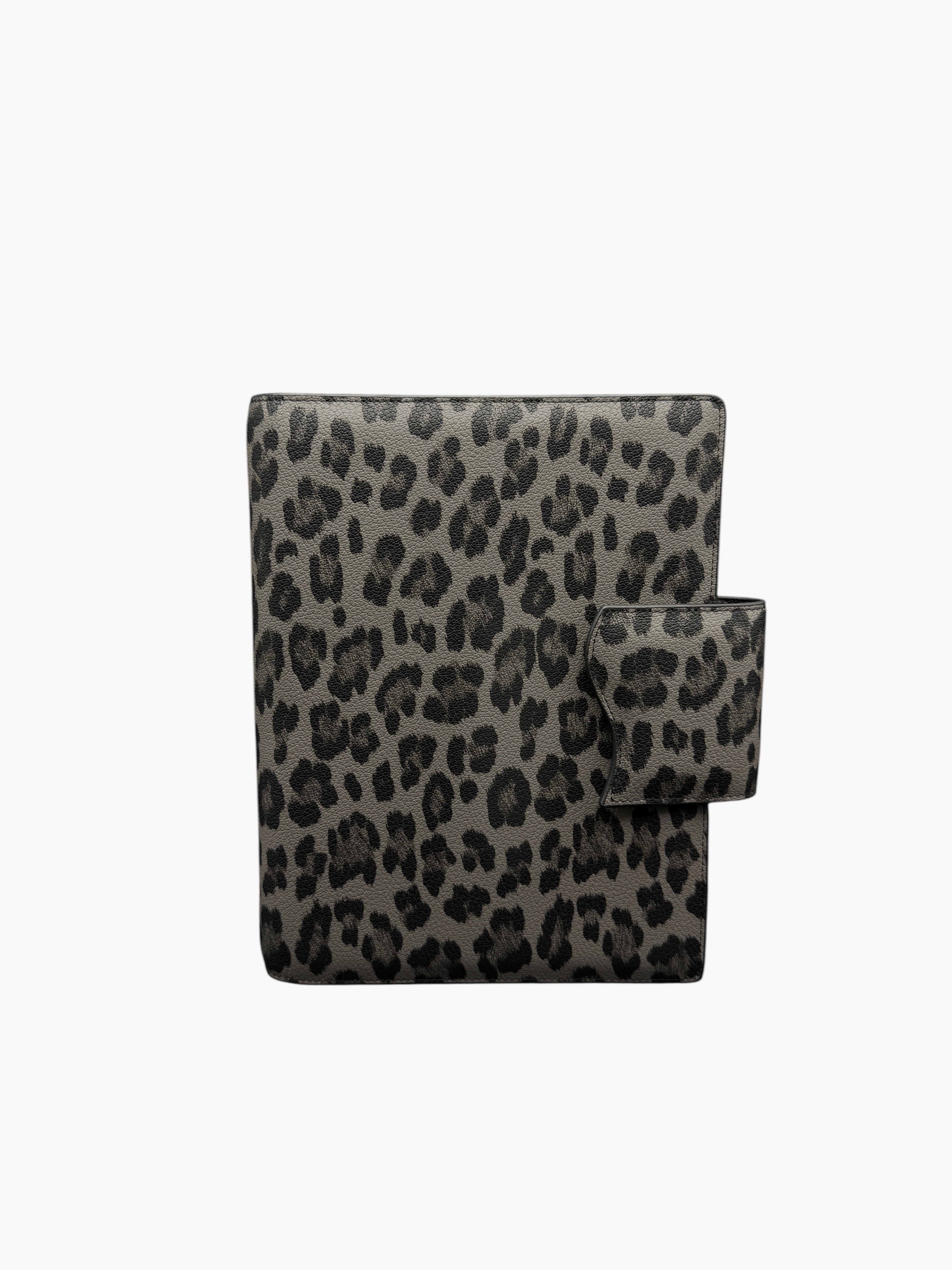 BUDGETNEEDS ™ A5 MiniFlap ring binder in a grey and black leopard print pattern with a magnetic button closure.