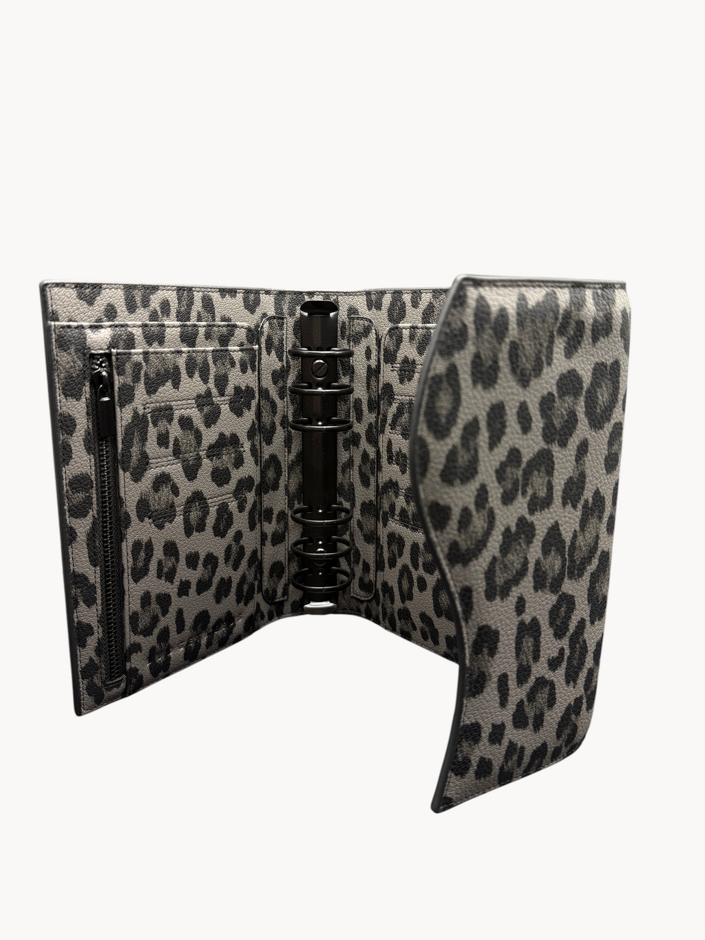 BUDGETNEEDS ™ A6 FlapLine ring binder in a grey and black leopard print with matte black hardware and magnetic closure