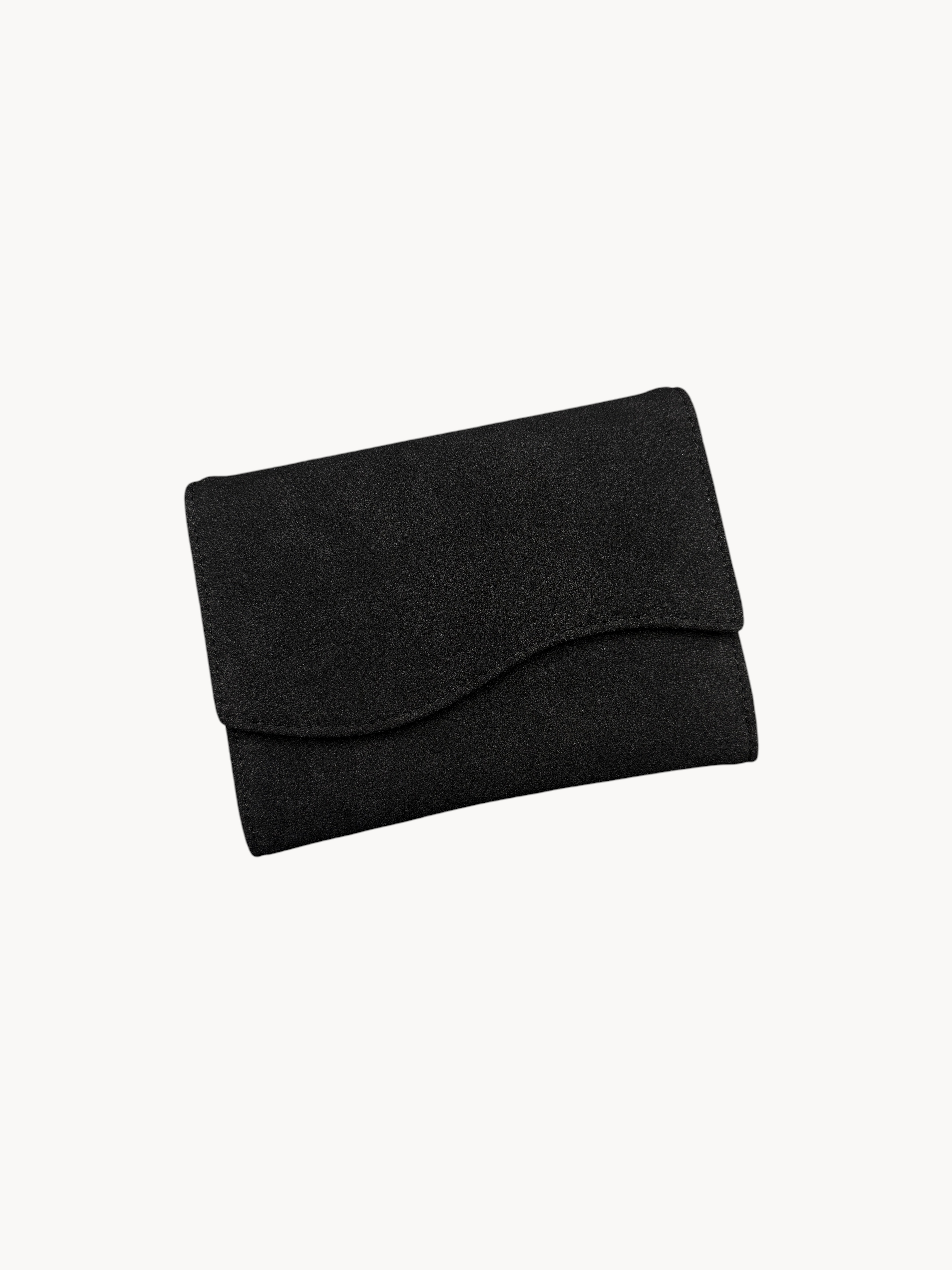 BUDGETNEEDS ™ Wallet Wave MIDI in black with a minimalist flap design, perfect for organized daily use.